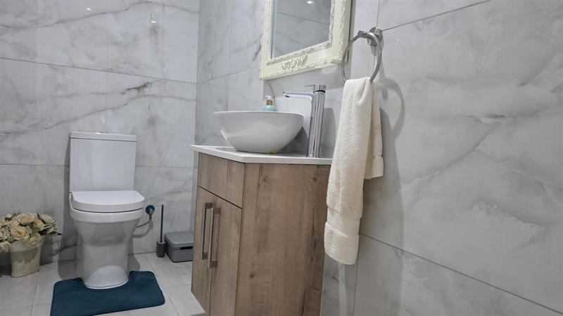 5 Bedroom Property for Sale in Monte Christo Western Cape